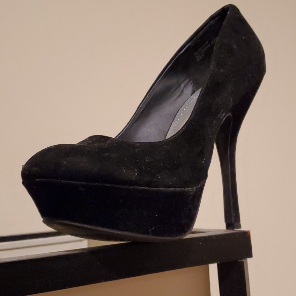 Bamboo velvet platform heels